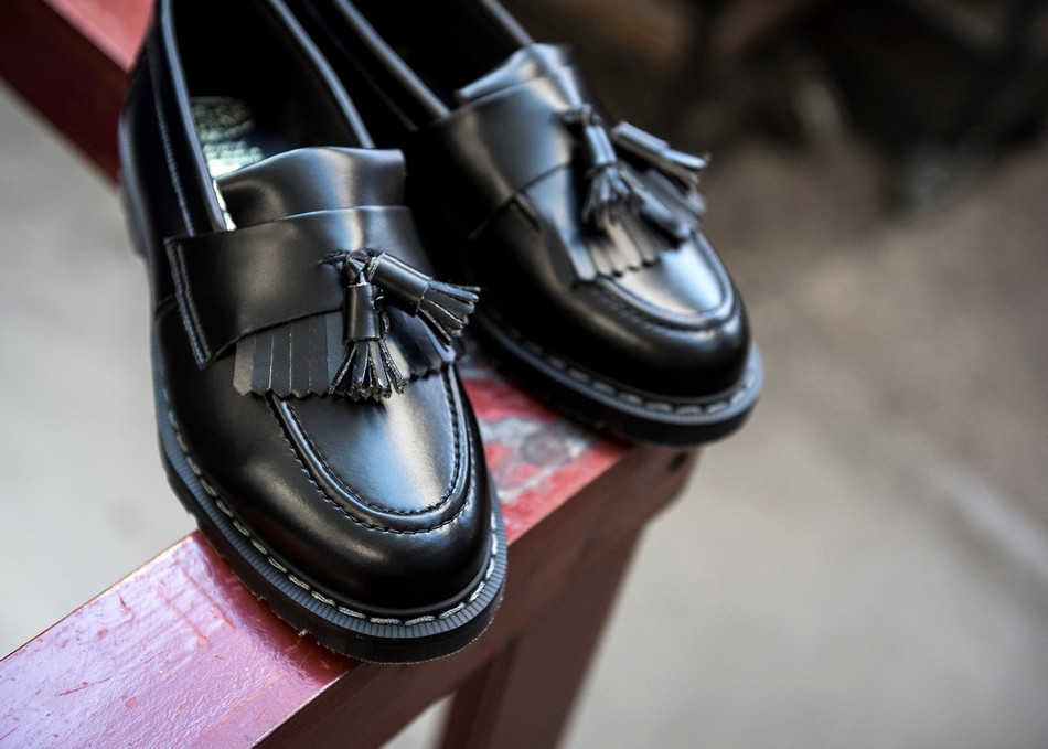 Solovair Vegan Hi-Shine Tassel Loafers Dame Sort | VS0-1022-BK-VEG-G-040